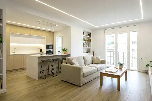 Salón reformado con diseño moderno en Castellar del Vallès